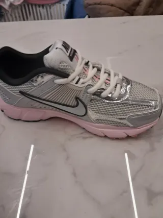 Nike Zoom Vomero 5 Talla 38 Nuevas