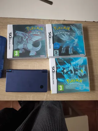 Nintendo DSI Azul + 3 Juegos Pokémon.