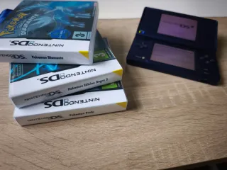 Nintendo DSI Azul + 3 Juegos Pokémon.