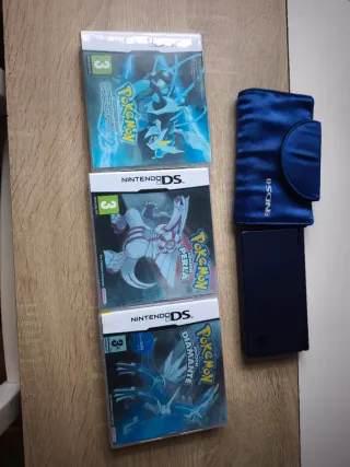 Nintendo DSI Azul + 3 Juegos Pokémon.