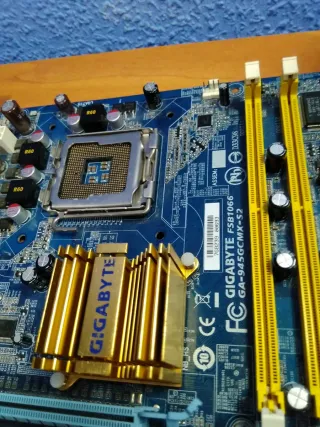 Placa Base Gigabyte GA-945GCMX-S2