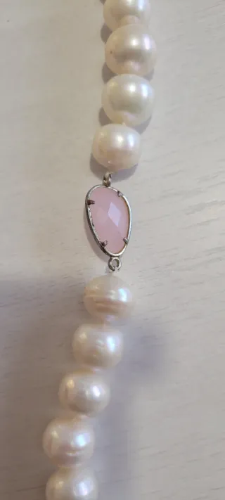 Collar de perlas australianas con detalles rosas