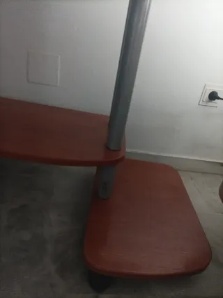 Escritorio madera con ruedas