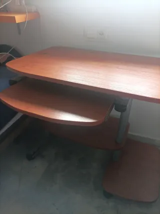 Escritorio madera con ruedas