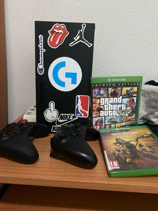 Xbox One Negra con Juegos y Mandos