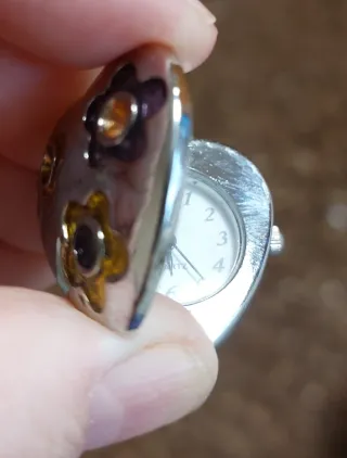 Colgante reloj corazón flores y cadena plateada