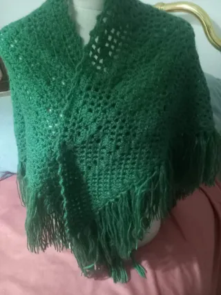 Scialle  in lana tricot verde bosco con frange