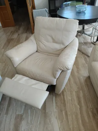 Butaca de piel beige