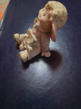Statuina bimbo con coniglio
