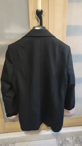 Blazer Negra con Detalles Rosas Talla M