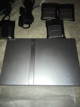 PS2 Silver Slim in condizioni perfette, mai usata, per collezionisti