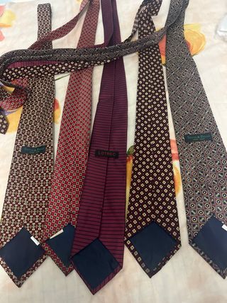Lote de 14 corbatas; se venden unidades sueltas