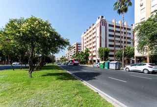 Garaje en venta en Colores - Entreparques en Sevilla