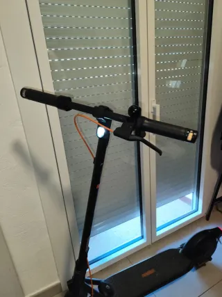 Patinete eléctrico negro