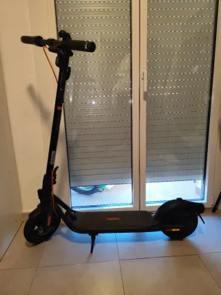 Patinete eléctrico negro