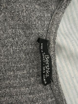 Top gris escotado manga larga