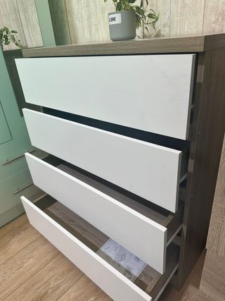 Cómoda 4 cajones blanca y madera