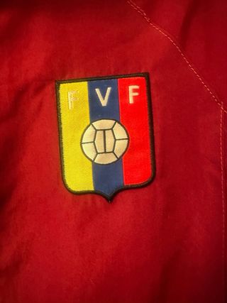Chaqueta Cortavientos Deportiva Vinotinto