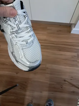 New balance 740 blancas con detalles plateados