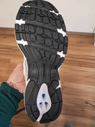 New balance 740 blancas con detalles plateados