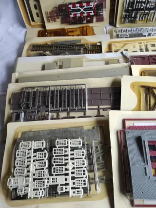 Edificios y Accesorios para maqueta de tren