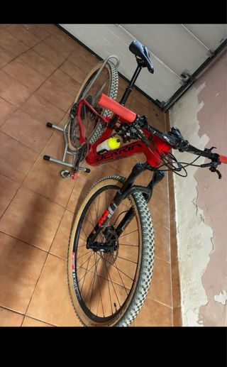 Bicicleta da montagna Berria Mako in rosso