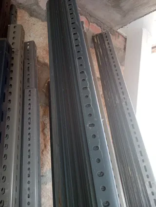 LOTE ESTANTERÍAS METÁLICAS