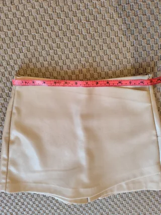 Falda pantalón polipiel beige