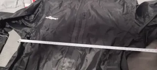 Chaqueta impermeable moto negra