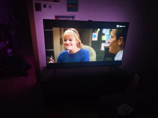 Samsung 50 4K Smart TV AU7100 con leds ambientales