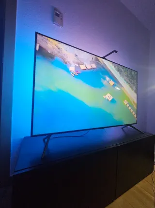 Samsung 50 4K Smart TV AU7100 con leds ambientales