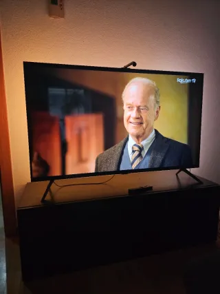 Samsung 50 4K Smart TV AU7100 con leds ambientales