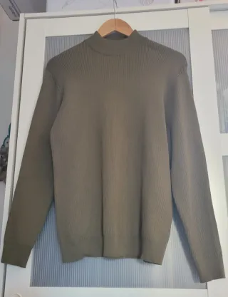 Jersey de punto cuello alto verde oliva
