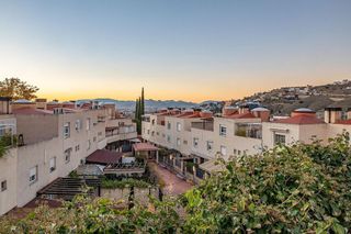 Casa adosada en venta en Bola de Oro - Serrallo en Granada