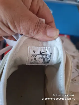 Deportivas Nike Talla 38 Beige/Blanco
