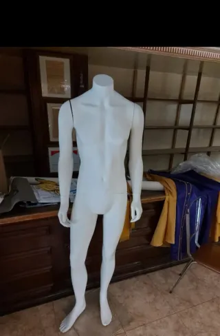 Maniquí blanco hombre cuerpo entero