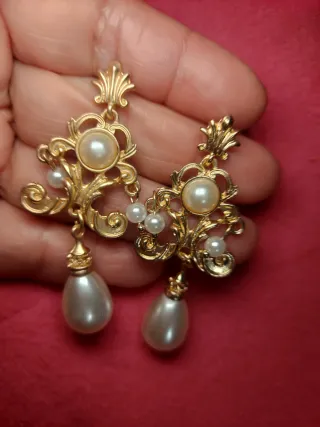 Pendientes largos fiesta perlas doradas