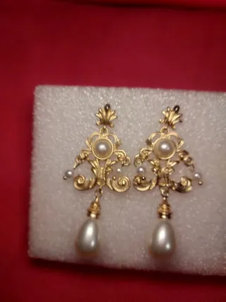 Pendientes largos fiesta perlas doradas