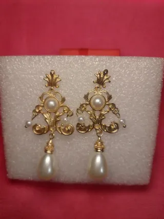 Pendientes largos fiesta perlas doradas