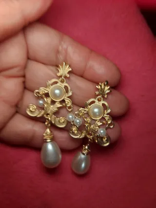 Pendientes largos fiesta perlas doradas