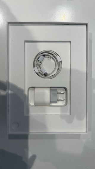 iPad 10ª Gen con Accesorios - Como Nuevo