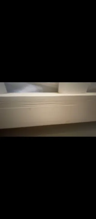 Cuna blanca con diseño de luna