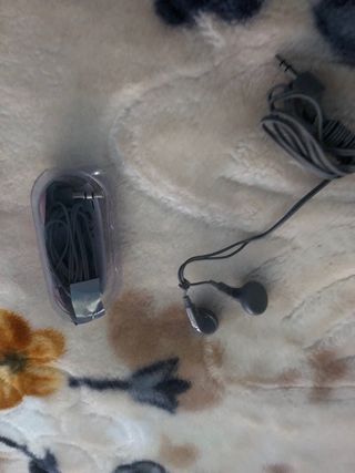 Auriculares con cable negros