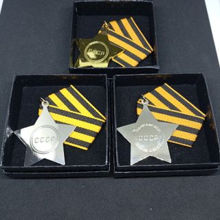 3 INSIGNIAS II GUERRA MUNDIAL COLECCIÓN DE RUSIA