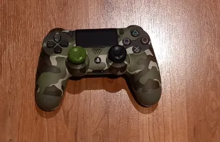 PS4 (PlayStation 4) Negra con juegos