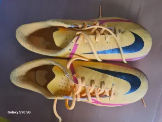 Botas de fútbol Nike amarillas