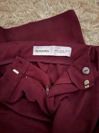 Pantalones de traje granate con pinzas