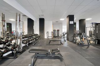 Local comercial en venta en Nueva Andalucía centro en Marbella