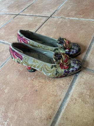 Traje de Fallera Multicolor y Dorado