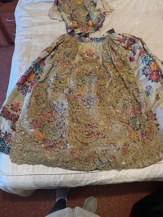 Traje de Fallera Multicolor y Dorado